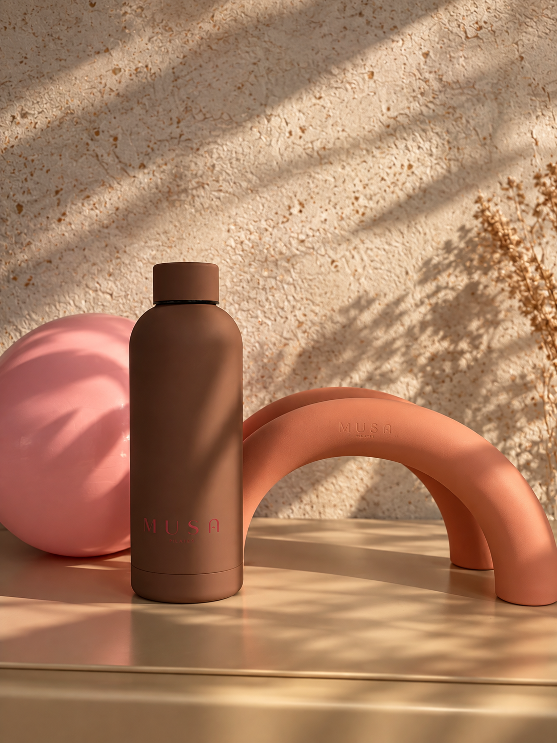 Musa water bottle with a pink ball and terracotta arch